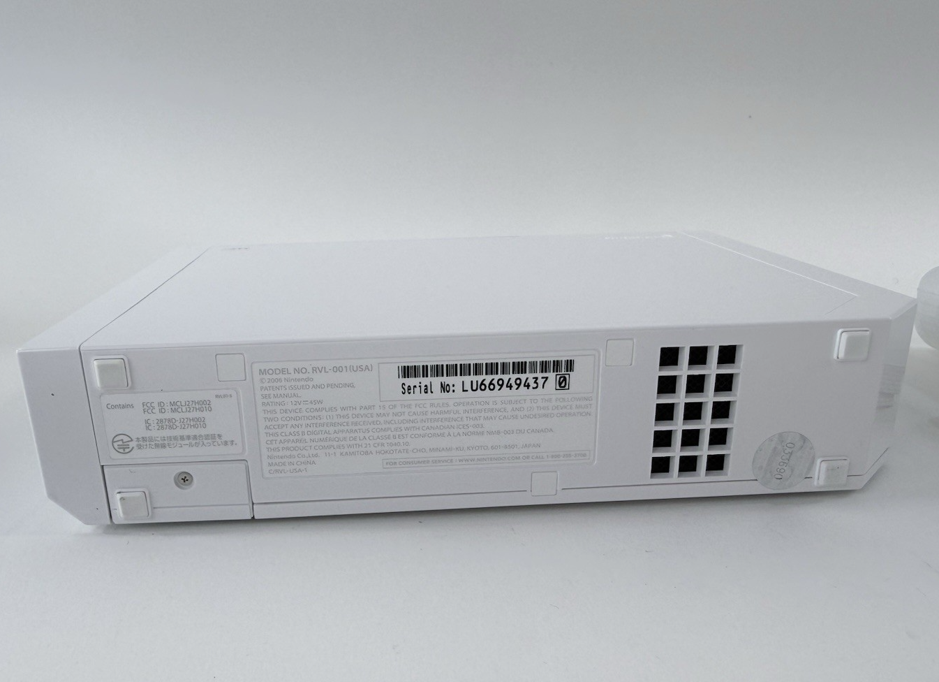 Nintendo Wii RVL-001 GameCube Compatible Console and Accessories - Tested