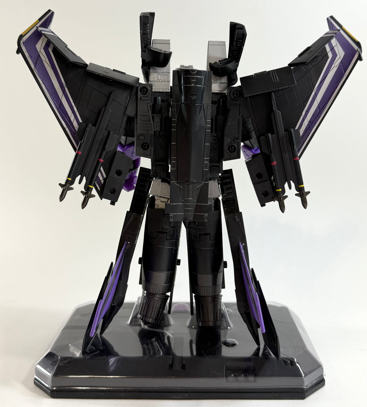Hasbro Transformers Universe Masterpiece Skywarp G1 Series Action Figure + Box