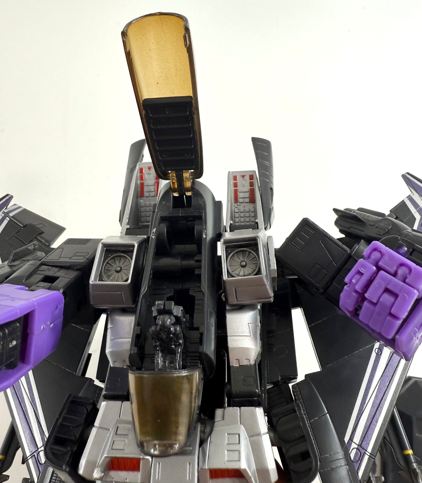 Hasbro Transformers Universe Masterpiece Skywarp G1 Series Action Figure + Box