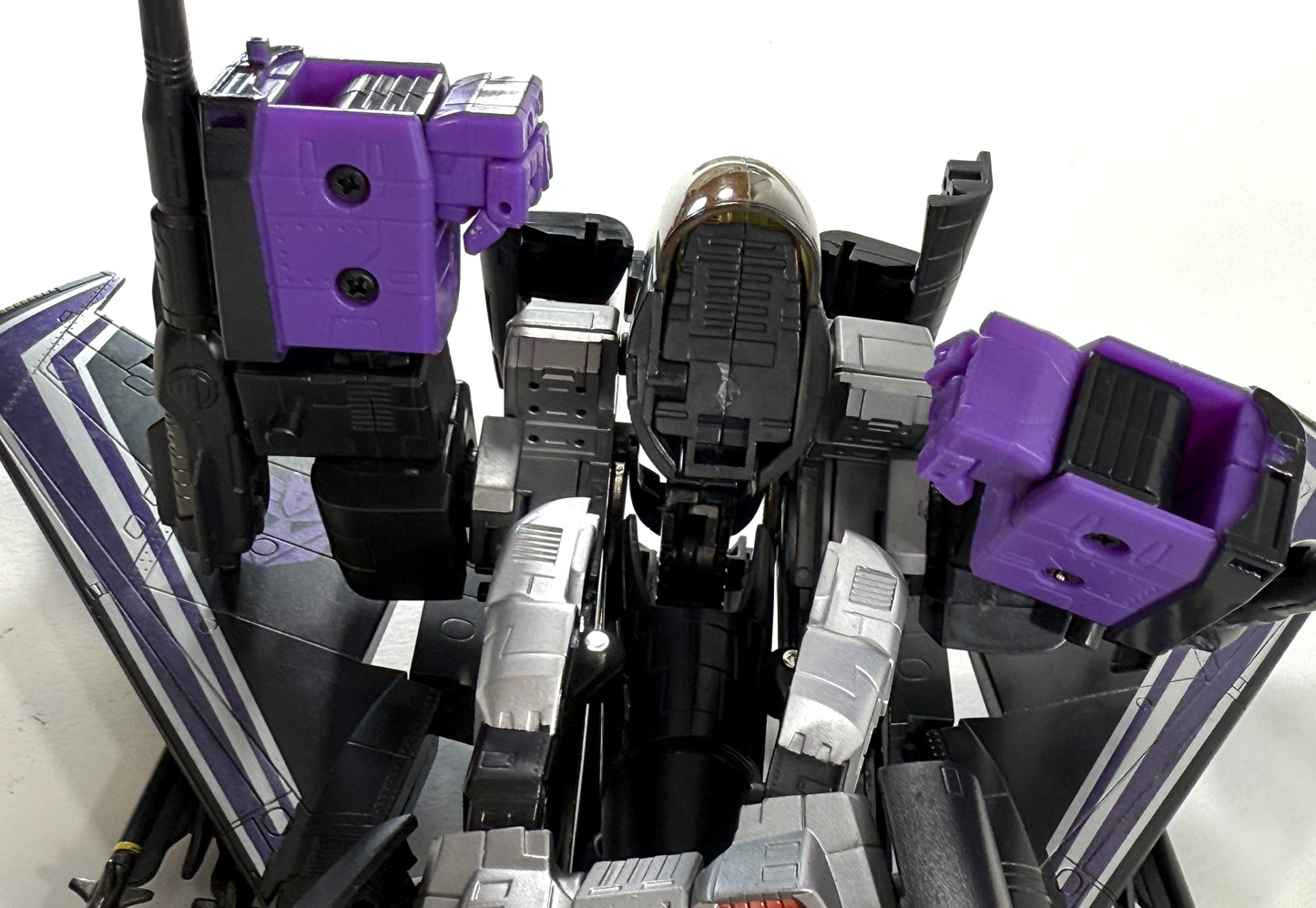 Hasbro Transformers Universe Masterpiece Skywarp G1 Series Action Figure + Box