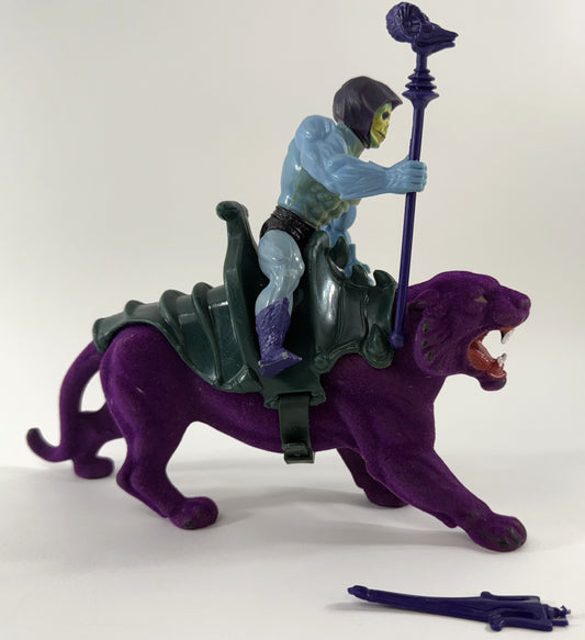 Vintage MOTU Skeletor and Panthor, side view.