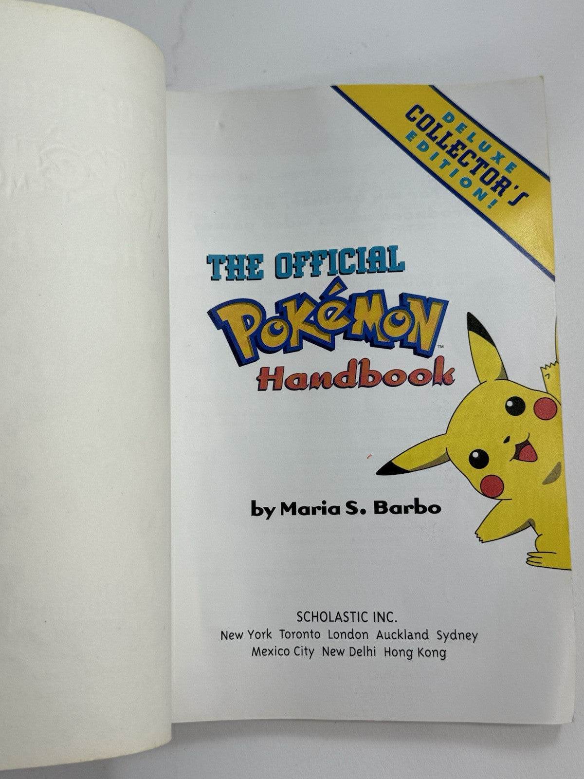 Official Pokemon Handbook by Maria S. Barbo (1999, Trade Paperback) No Poster