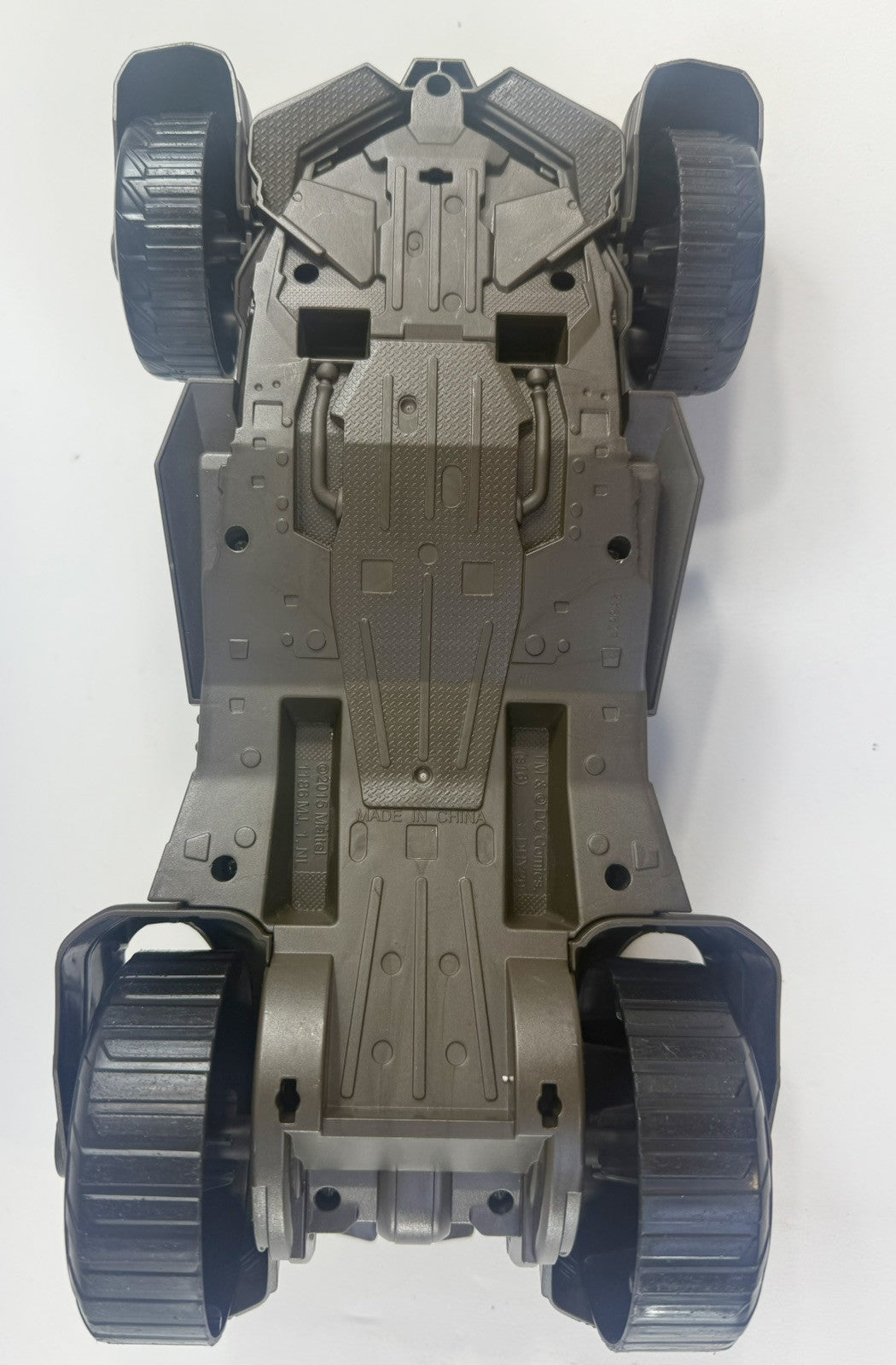 Mattel 2015 DC Comics Batman Vs Superman 14" Epic Strike Batmobile