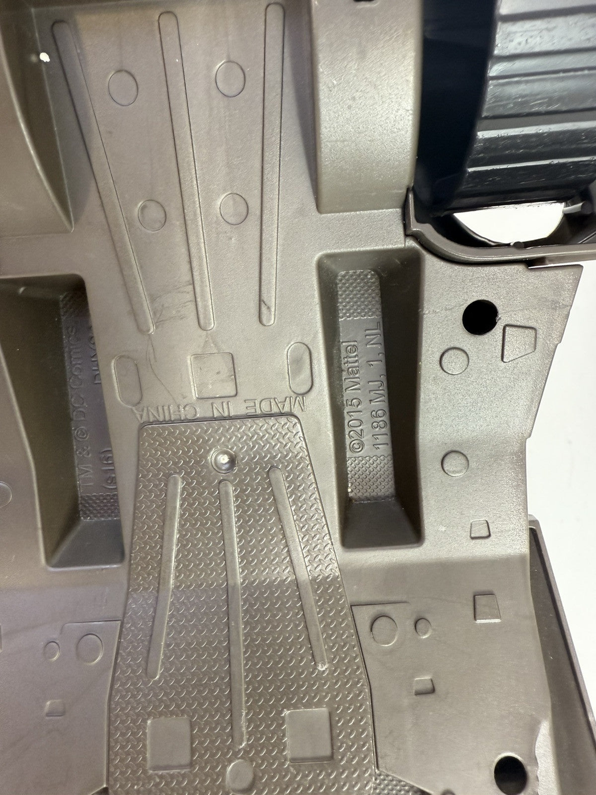 Mattel 2015 DC Comics Batman Vs Superman 14" Epic Strike Batmobile